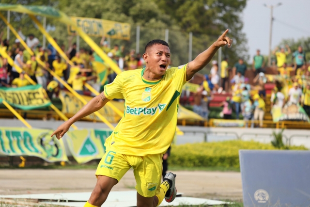 Atlético Huila cumple con el pronóstico y Carlos Sánchez ayuda a pisar fuerte en el cuadrangular