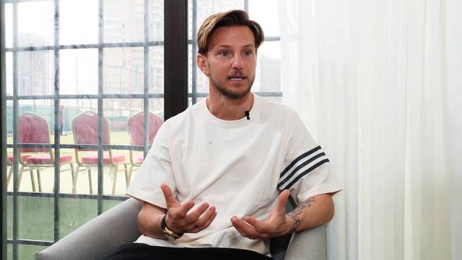 Liga Arabia Saud: Rakitic compara al Bara actual con su Bara del Triplete