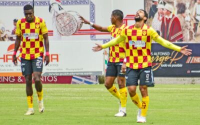 Dos pelotas paradas y RAS, RAS, RAS AUCAS se toma la cima de la Liga Pro