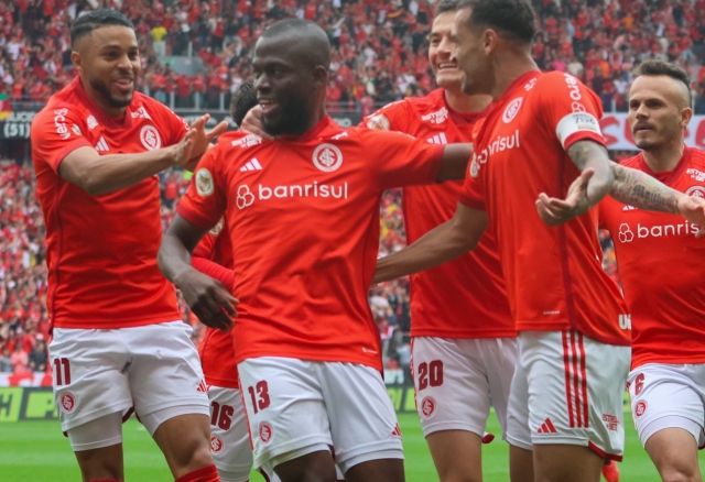 ¡Mítico DT que garroteó a BSC con Gremio pone a Énner Valencia A LA ALTURA de Luis Suárez!