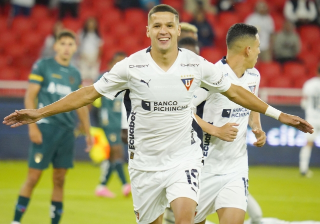 ¡CON HATTRICK DEL PARAGUA! Liga se reconcilió con su gente aplastando sin piedad al Imbabura SC