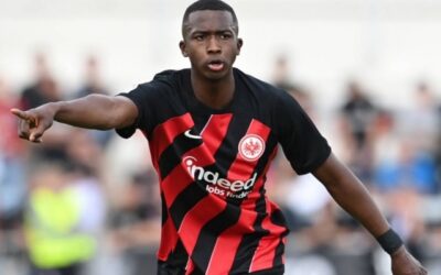 Duelo de cero tropiezos y labor impecable de William Pacho junto al Eintracht Frankfurt