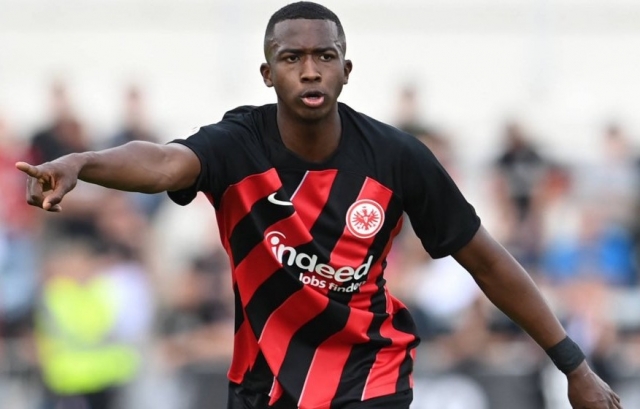¡SABE A GLORIA! Remontada memorable y actuación rutilante de Willian Pacho en victoria del Eintracht Frankfurt
