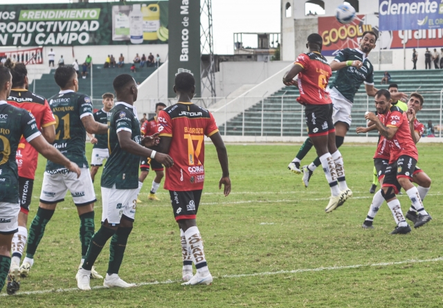 D. Cuenca se repuso en algo de la goleada en Sudamericana sumando su primer punto en Serie A