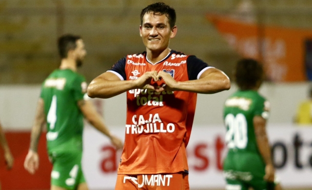 Jairo Vélez TIENE MAGIA EN SUS PIES y soltó golazo de tiro libre para César Vallejo