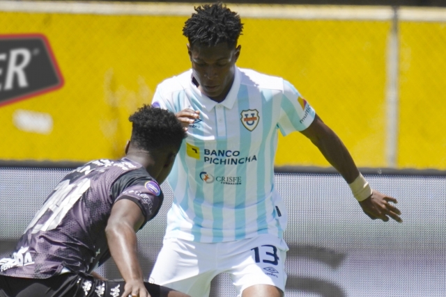 Byron Angulo jugó su 8vo partido en Perú… ¡Ingresando al cambio por Osama Vinladen!