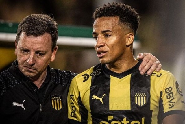 Byron Castillo hizo menos feliz el triunfo de Peñarol en el Apertura de Uruguay