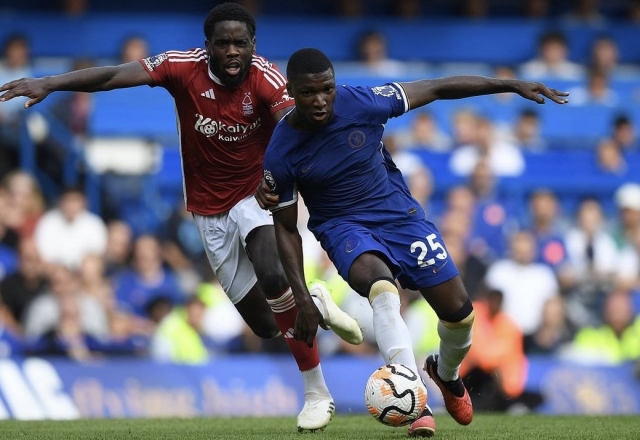 ¡TUVO QUE DEDICARSE A COMBATIR! Moisés Caicedo fue un luchador en el empate del Chelsea
