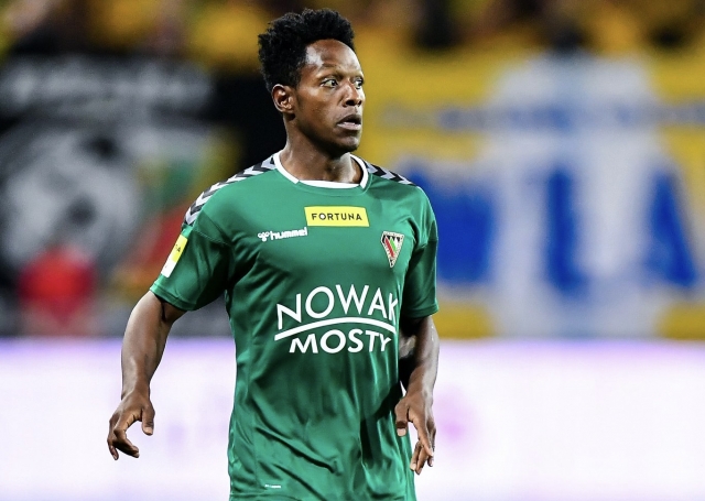Joel Valencia volvió a la acción con el Zaglebie Sosnowiec jugando de 10