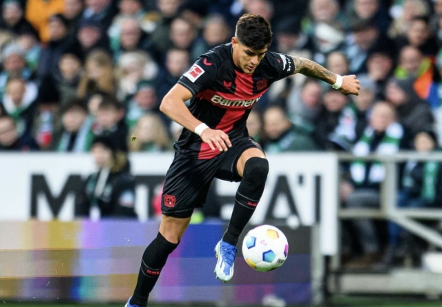 ¡UN PASO MÁS A LA CORONA! Piero Hincapié titular en victoria del Bayer Leverkusen