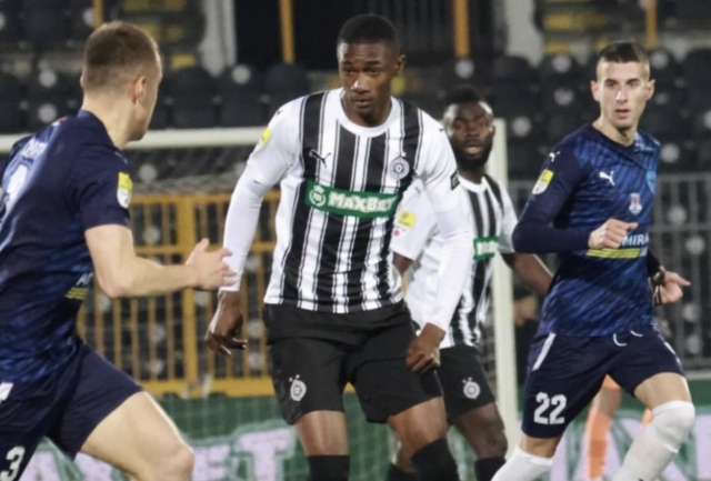 Denil Castillo cumplió su primer partido como titular con el Partizan de Belgrado