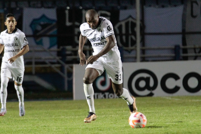 Comunicaciones y Juan Anangonó enfocados en el reto final para defender la corona