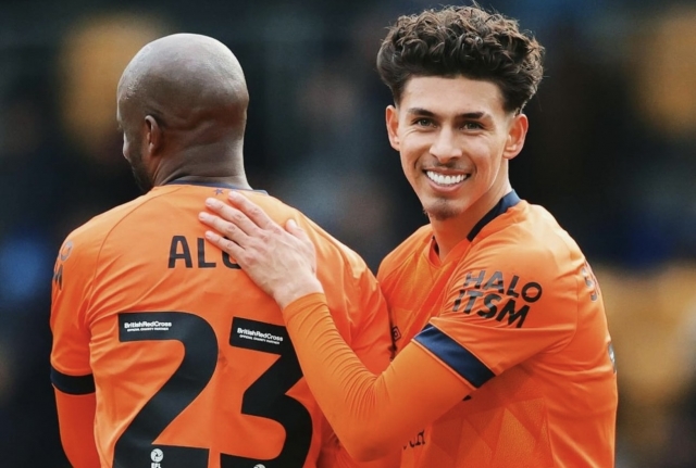¡Jeremy Sarmiento y el Ipswich Town sueñan con el ascenso a la Premier League!