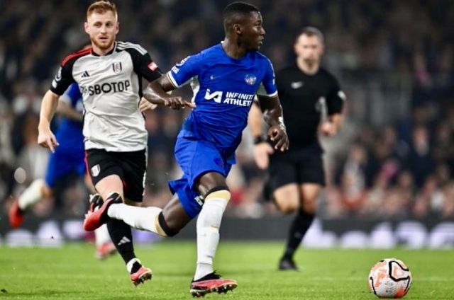 «EL SOBREVALORADO» Moisés Caicedo lidera los pases largos y supera a un crack del Manchester City