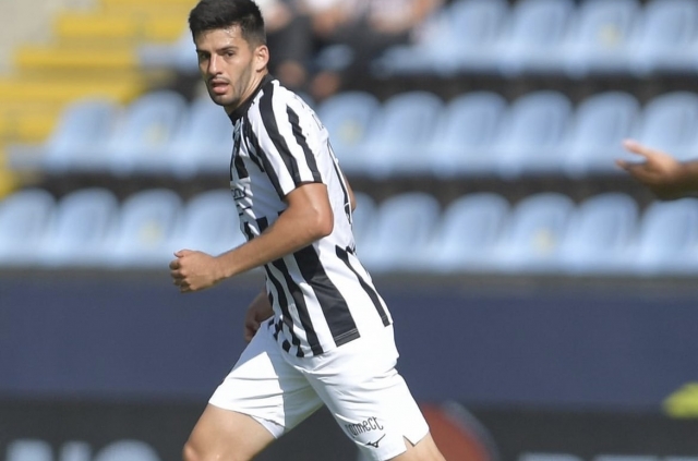 Portimonense no sabe qué hacer para evitar jugar la promoción y que Ronie Carrillo descienda