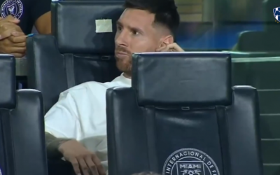 Messi reacciona al desafortunado rebote de Busquets en el gol de Monterrey