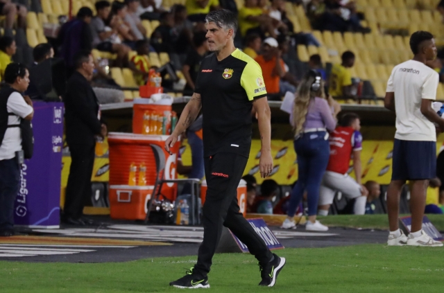 Diego López lamenta que Barcelona no pudo ganar el partido y que replegarse costó el empate