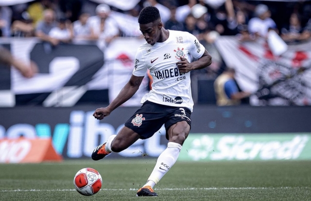 ¡DESPERTÓ UN GIGANTE! Corinthians aplastó al Fluminense con magnánima actuación de Félix Torres