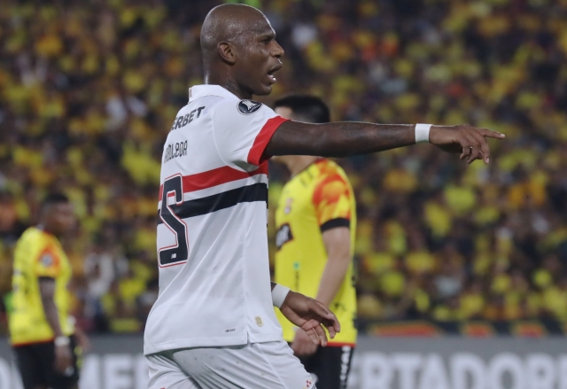 Sao Paulo se mete al GRUPO ÉLITE en el Brasileirao con Robert Arboleda liderando la zaga