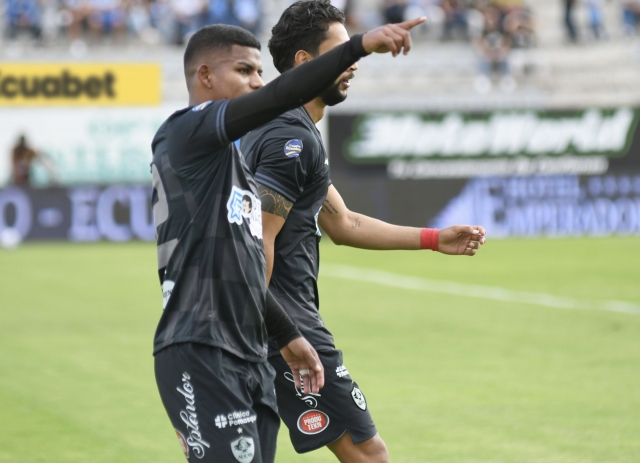¡Aucas se tomó el Bellavista con un triunfazo para volver a ser Líder!