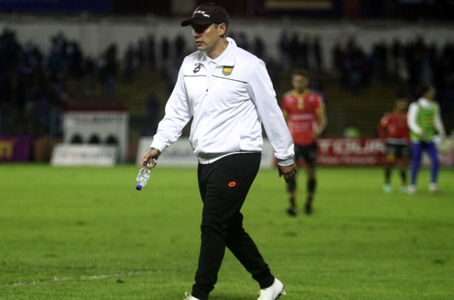 ¡SE BUSCA DT! Deportivo Cuenca confirmó la marcha del profesor Luis García