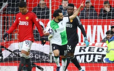 ARSENAL RECOBRÓ la cima de la Premier League con el empate del Liverpool en Old Trafford