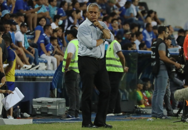 ¡Hernán Torres sale al frente y responde a afirmaciones de que no va a seguir como DT de Emelec!