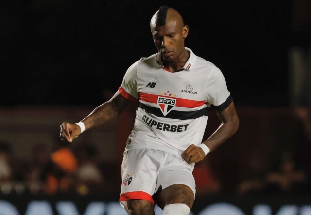 Zubeldía vivió su primer partido en el Brasileirao con Robert Arboleda como líder de la zaga en Sao Paulo
