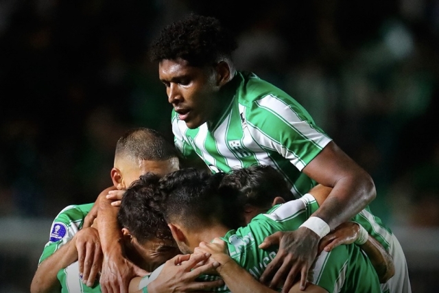 Racing de Montevideo sorprende en su zona con un liderato para ilusionar a Oscar Quiñónez