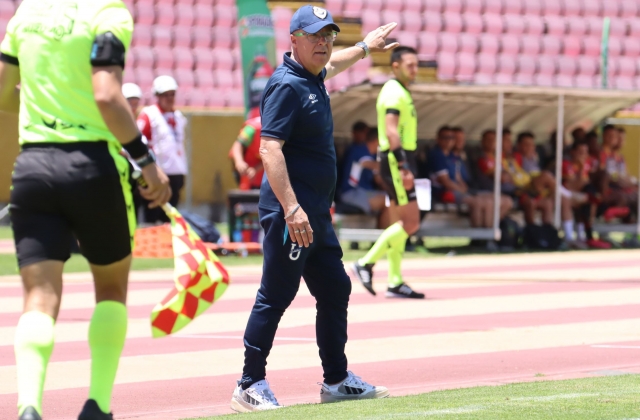 ¡NO MÁS REMONTADAS! Jorge Célico ve con optimismo el tercer partido de U.Católica en la Sudamericana