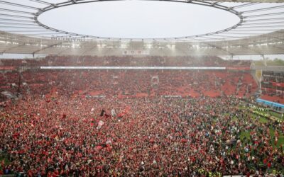 Bayer Leverkusen DESATÓ LA ALGARABÍA DE SU FANATICADA, que celebra el título de Bundesliga