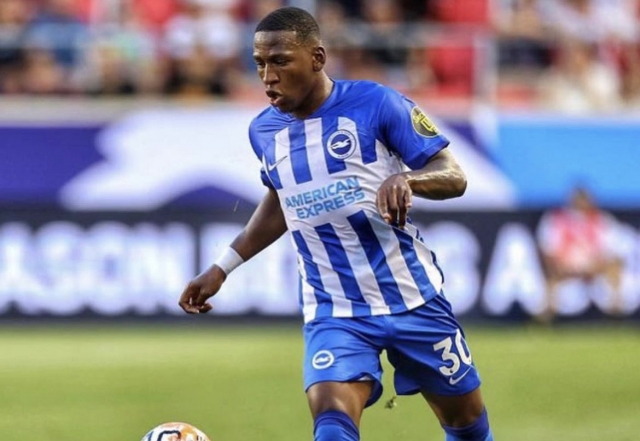 El DT del Brighton tomó una INESPERADA DECISIÓN con Pervis Estupiñán en la Premier League