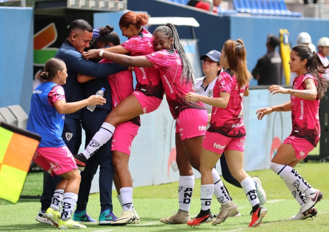 ¡POTENCIAS EN FIRME! Dragonas IDV y BSC iniciaron apaleando en sus andaduras en la Superliga Femenina