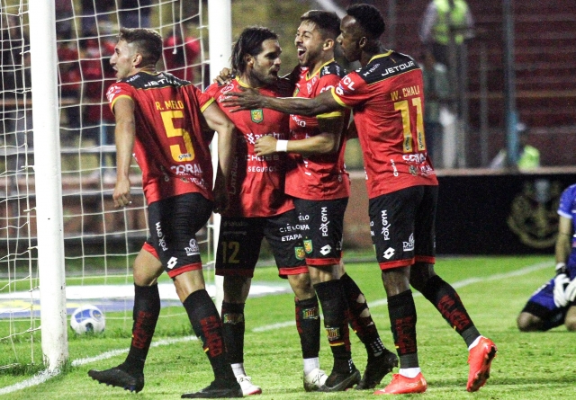 ¡Deportivo Cuenca protagonizó una VALIENTE REMONTADA contra un Rival Directo!