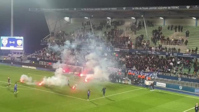 Ligue 1: Los ultras del Troyes interrumpen partido para protestar contra el City Group: «Gracias City»