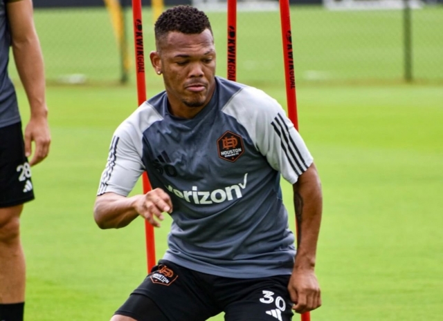 Jefferson Valverde CIERRA SU CAPÍTULO DE BLANCO y se pone el NARANJA del Houston Dynamo