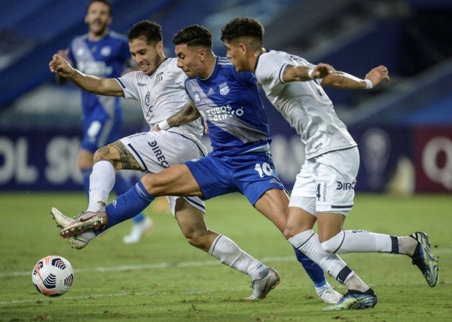 ¡SE PRENDIÓ EL BOMBILLO! Emelec levantó la suspensión por Joao Rojas y jugará ante Macará
