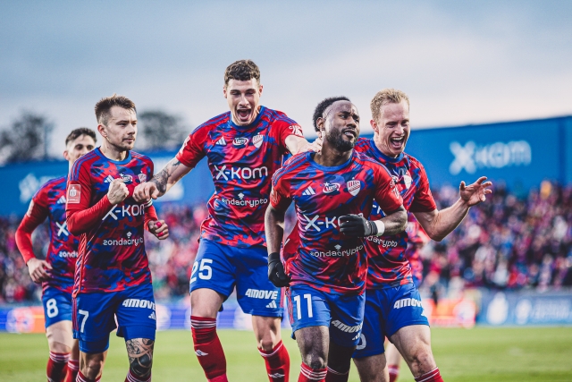 John Yeboah CALIBRA SU TALENTA en Rakow Czestochowa con un buen pase gol