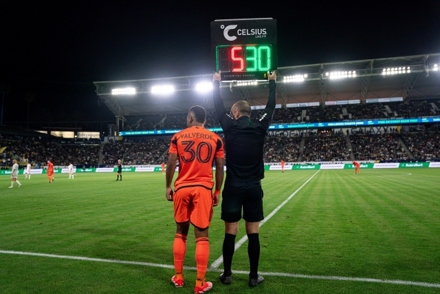 Jefferson Valverde tuvo sus primeros minutos con la casaca del Houston Dynamo