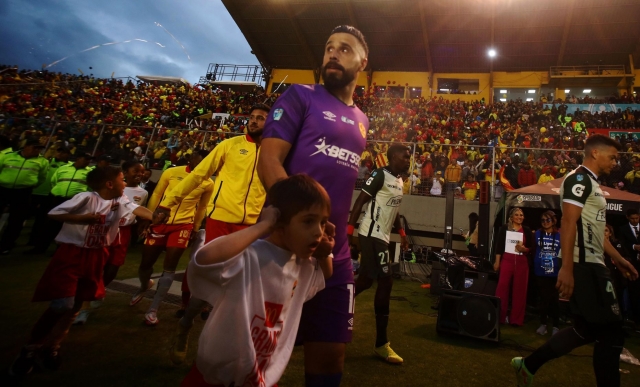 ¡FIFA le impone una DURA SANCIÓN a Aucas por la contratación de Hernán Galíndez!