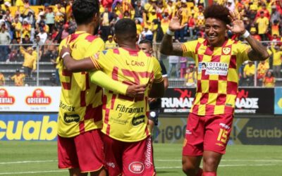 Papá Aucas con equipo listo para ir al estadio en el que SE DEBE GANAR si se quieren laureles