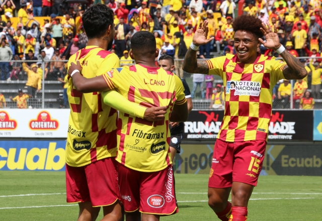 Papá Aucas con equipo listo para ir al estadio en el que SE DEBE GANAR si se quieren laureles