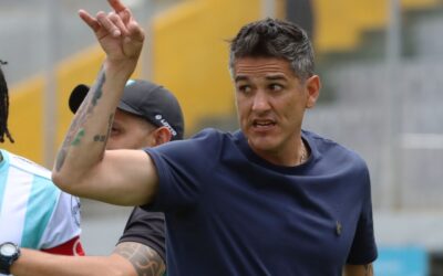 ¡PELEÓ UNA GUERRA NUCLEAR CON PALOS! Norberto Araujo ya no soportó más en Cumbayá FC