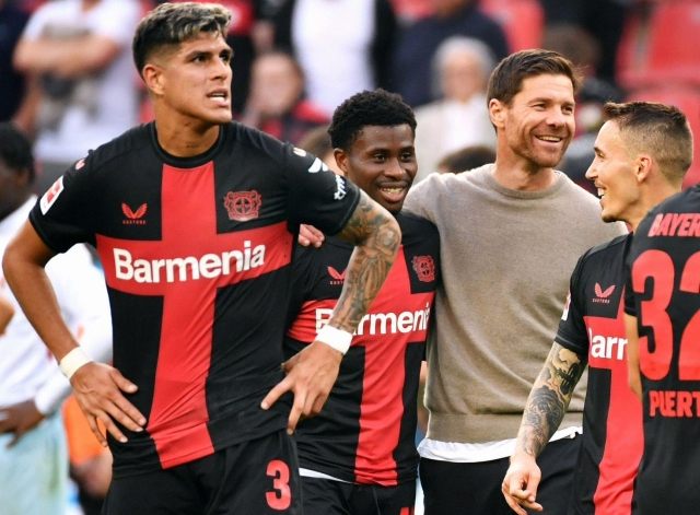 ¡EL MEJOR DT DEL MUNDO! Xavi Alonso se declaró encantado de dirigir a Piero Hincapié en Bayer Leverkusen