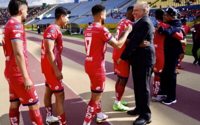 ¡Jugadores de El Nacional erizan la piel con su gesto que hizo llorar al Profe Éver Hugo Almeida!