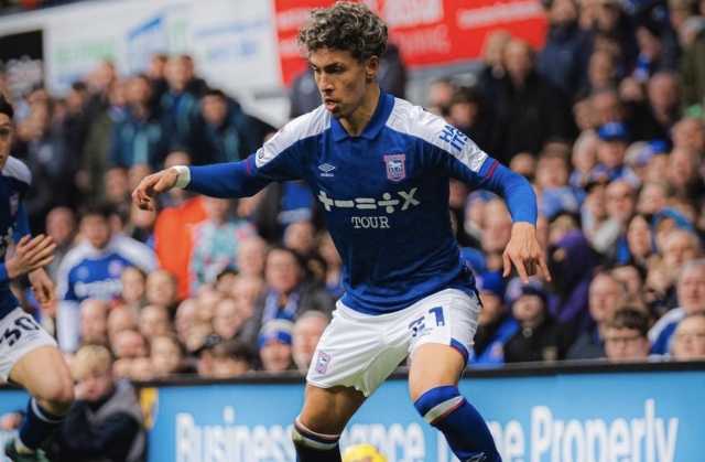¡Jeremy Sarmiento logró una victoria con el Ipswich que los pone a un paso de subir a la Premier!