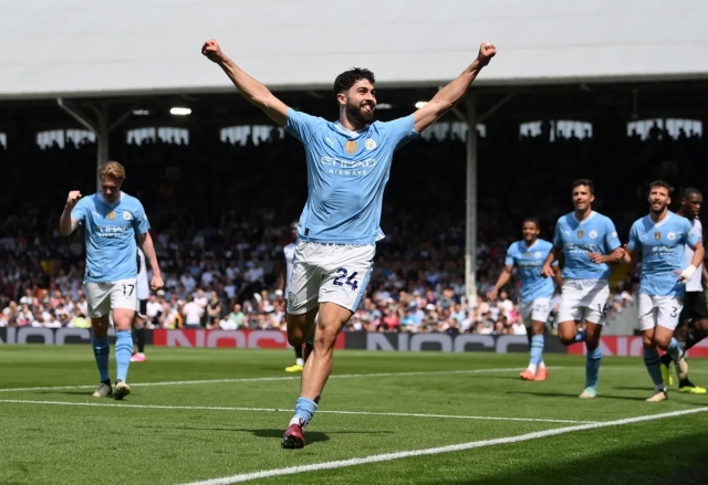 Paliza y buen juego de Manchester City para tomarse la cima con ese partido menos