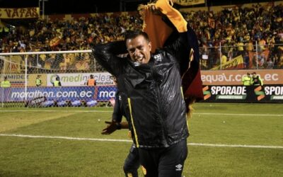 ¡EMELEC SÍ BUSCA DT! Y César Farías confirma que hace poco lo llamaron a él