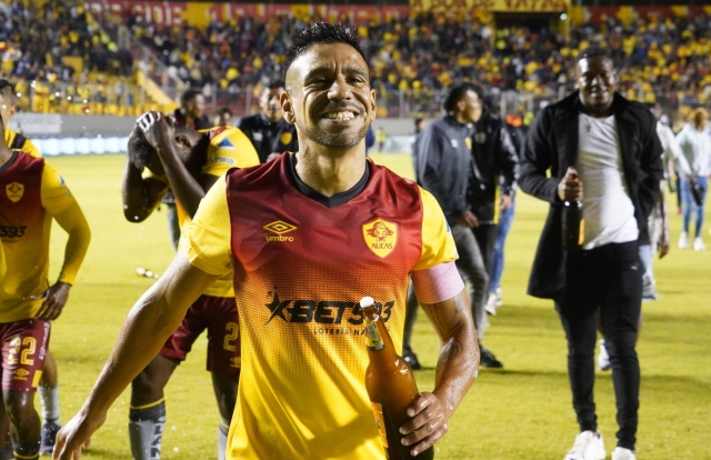 ¡FIGUEROA, FARA Y FYDRISZEWSKI DECÍAN LA VERDAD! FIFA falla a favor de los ex campeones de Aucas
