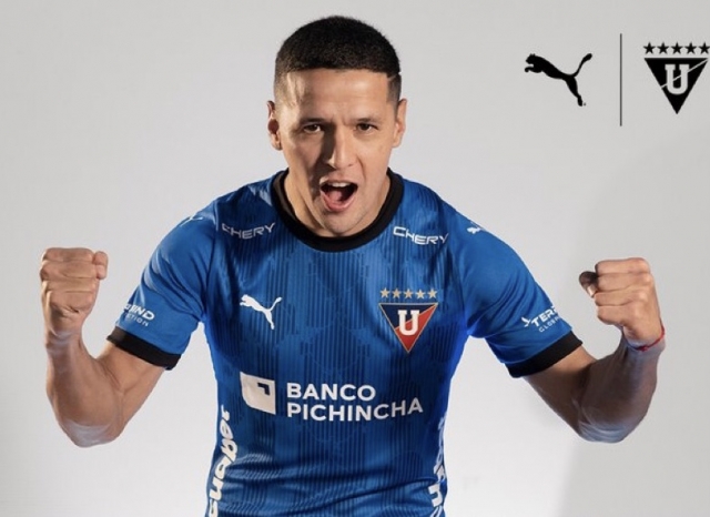 ¡LDU sacó una Camiseta Conmemorativa por el Mes del Hincha!